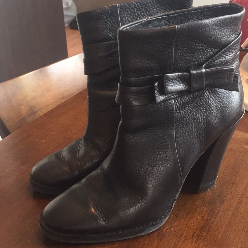 Kate spade size 7.5 black booties with bow